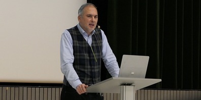 Gemeindepräsident Christian Sepin hatte zu einer weiteren Vorstellung der geplanten Fussgänger- und Veloverkehrsbrücke geladen