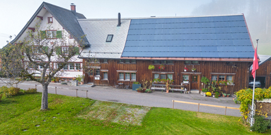 Mit der neuen Bewilligungspraxis können Solaranlagen auch auf einigen denkmalgeschützten Bauten installiert werden.