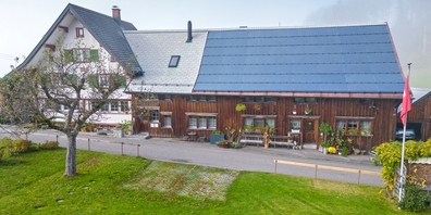 Beispiel von Sonnenkollektoren auf einem Bauernhaus