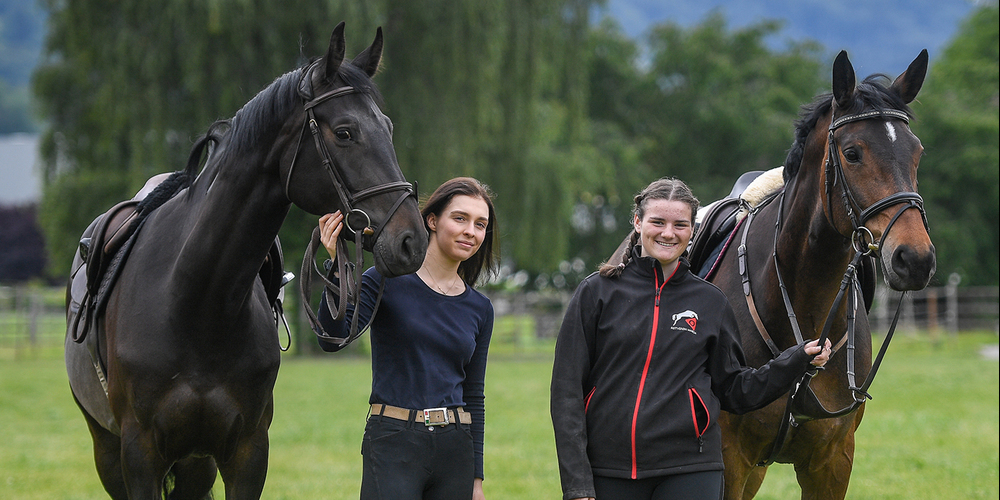Sowohl Georgina Leimer (links) als auch Elena Fontana werden dieses Wochenende auf ihrem Heimturnier in Galgenen an den Start gehen. (Bild: Katja Stuppia)