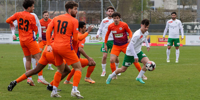 Die Mannschaft des FC Kreuzlingen spielt gegen den Mitkonkurrenten SC YF Juventus.