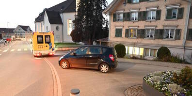 Der 84-jährige Autofahrer übersah die Fussgängerin auf dem Trottoir.