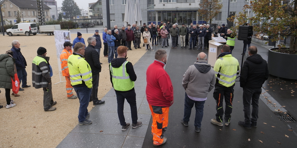 Etwa 80 Personen informierten sich am Baustellenznüni über den aktuellen Projektfortschritt.