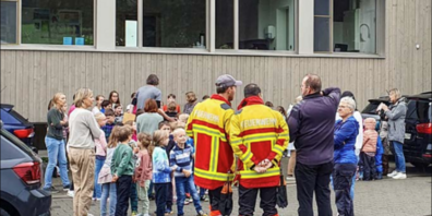 Evakuationsübung  im Schulhaus Ernetschwil. 
