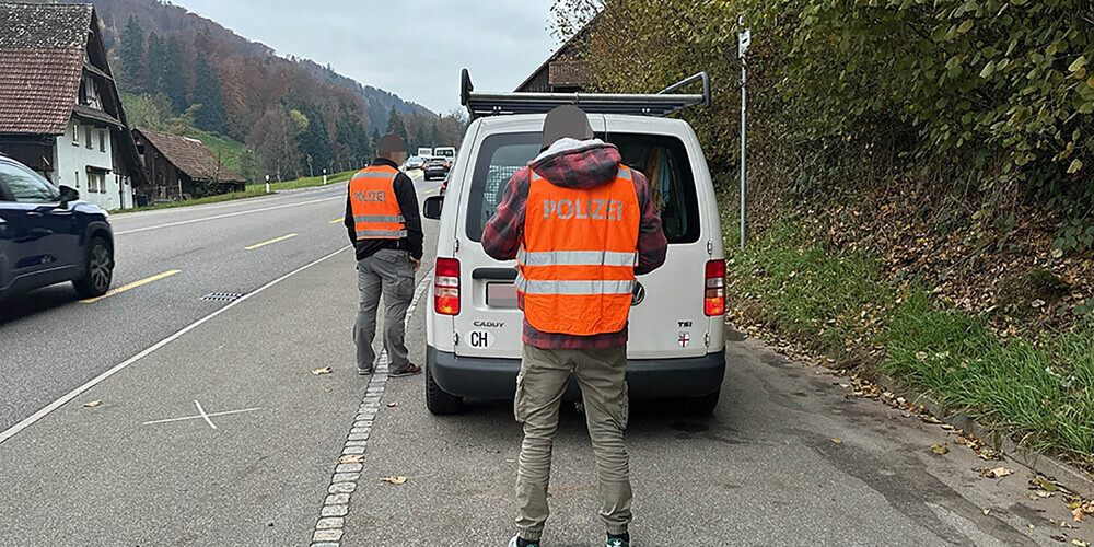 Polizeikontrolle zur Bekämpfung von Einbruchkriminalität zwischen Pfäffikon und Feusisberg.