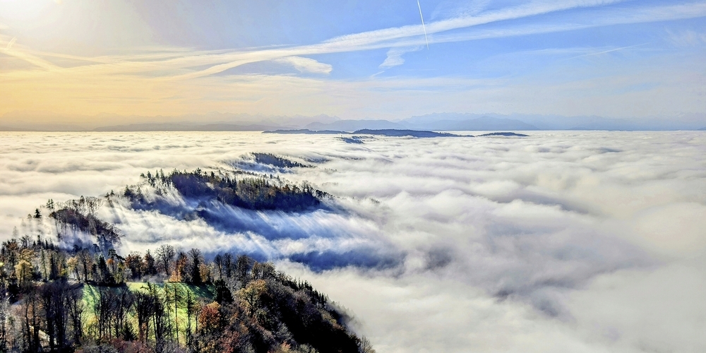 «Uetliberg hell»: Das geflügelte Wort konnte man die letzten Tage oft erleben. Was früher die Schildli etwa am 13er-Tram waren, erfüllt heute die Webcam, die man konsultieren kann, bevor man sich auf den Weg in die Höhe macht.