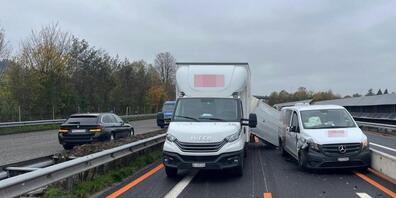 Nichts ging mehr auf der A1 bei Safenwil AG nach einer Auffahrkollision.