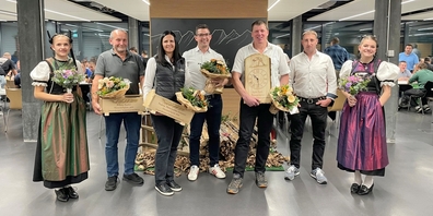 Die neuen Ehrenmitglieder mit dem neuen Verbandspräsidenten (v.l.n.r.): Alfons Hasler, Andrea Abderhalden-Hämmerli, Erwin Büsser, Jakob Roth und Werner Gähler v.l.
