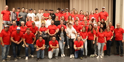 Achtzig Helferinnen und Helfer des Supermoto feierten im Sonnensaal in Altstätten