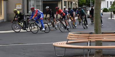 Schlusssprint in Lachen auf der Fahrt zur St. Gallerstrasse bei der «Tour de Suisse» von Michael Albasini. (Bilder: Franz Feldmann)