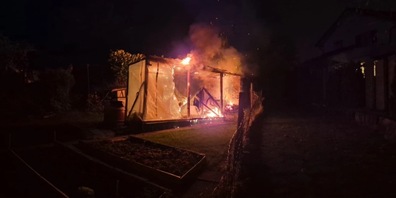 Das Schrebergartenhaus brannte lichterloh.