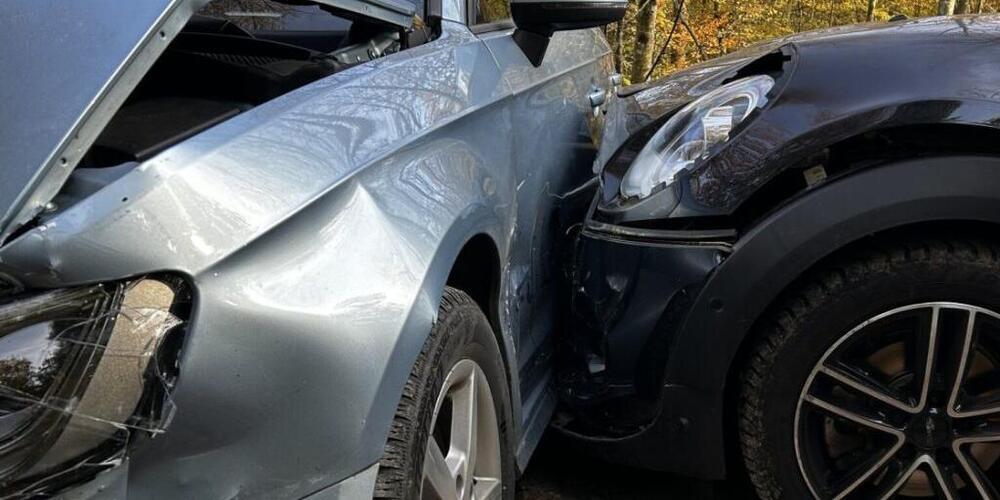 Bei einem Unfall in Wallbach AG ist ein Autolenker verletzt worden. Der Unfallverursacher war betrunken in einem gestohlenen Fahrzeug unterwegs.