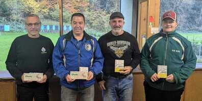 Die vier besten Schützen des Tages (v.l.n.r.): Hansruedi Götti (2. Platz), Reto Heeb (1. Platz), Paul Stefani (3. Platz), Tom Bischof (4. Platz)