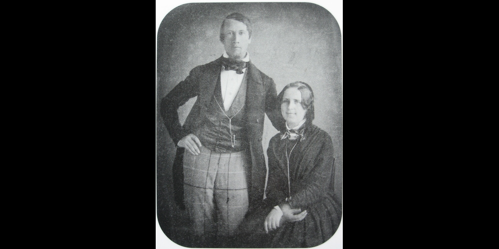 Eine Aufnahme aus dem Jahr 1852 zeigt den einstigen Rechtsanwalt Johann Bernhard Spyri (1821-1884) zusammen mit seiner Verlobten Johanna Louise Heusser (1827–1901).