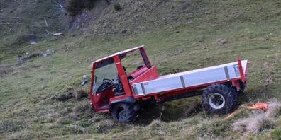 Der Mann geriet beim Unfall unter das Fahrzeug.