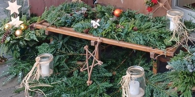 Die Frauengemeinschaft Ermatingen und Umgebung verkauft Adventsschmuck für einen guten Zweck.