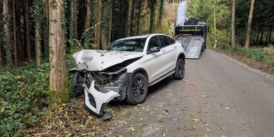Die Feuerwehr Wetzikon-Seegräben musste die Unfallstelle für die Bergungsarbeiten absperren.