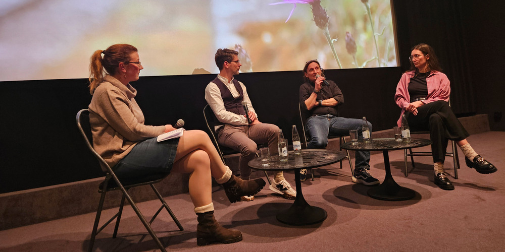v.l.n.r.: Moderatorin Ann-Katrin Gässlein, Claudio Büchel (Dozent für Stadt-, Verkehrs- und Raumplanung an der OST), Martin Schilt (Co-Regisseur «Bahnhof der Schmetterlinge») und Aurelia Winter (Projekt «Grünes Gallustal»)