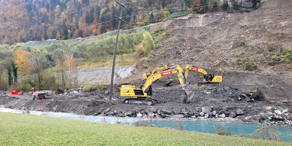 Am Escherkanal der Linth in Filzbach wird an der Behebung des Problems gearbeitet. Die Engpass-Entschärfung im Kanal verläuft erfolgreich. 