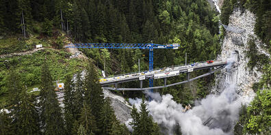 Am 13. Mai wurde das alte Castieler-Viadukt zwischen Chur und Arosa gesprengt. (Archivbild)