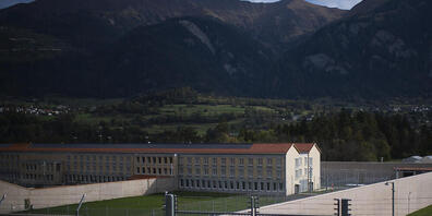 Dank erhöhten Dämmen soll etwa die Justizvollzugsanstalt Cazis Tignez besser vor Hochwasser geschützt sein. (Archivbild)