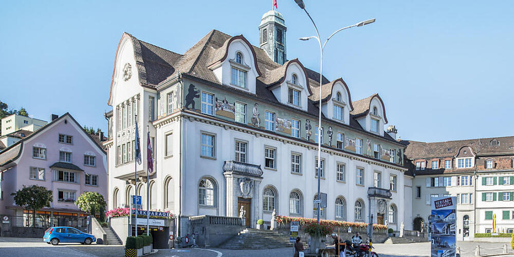 Die Ausserrhoder Regierung gab Details zum bereits angekündigten Sparprogramm bekannt. Im Bild zu sehen ist das Regierungsgebäude in Herisau. (Archivbild)