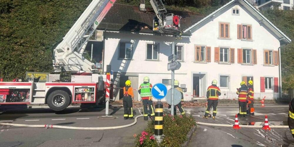 In Heerbrugg SG hat ein leerstehendes Haus gebrannt. Die Polizei geht von Brandstiftung aus.