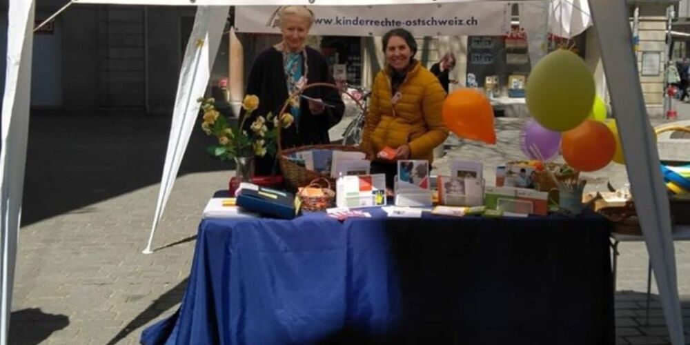 Auch 2024 wird der Verein «Kinderrechte Ostschweiz» wieder mit einem Stand am Tag der Kinderrechte vertreten sein.