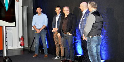 Die Referenten der Men’s Night: (v. l.) Bruno Schiesser, Christian Fausch, Peter Ackermann und Sharon Waisbrod neben Moderator Martin Diener.