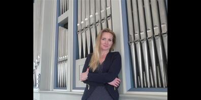 Organistin Natalia Jäger tritt auf.