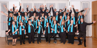 Mit Herz, Schmiss und Schwung: Die Sängerinnen und Sänger von On The Move sind bereit für ihre Adventskonzerte.