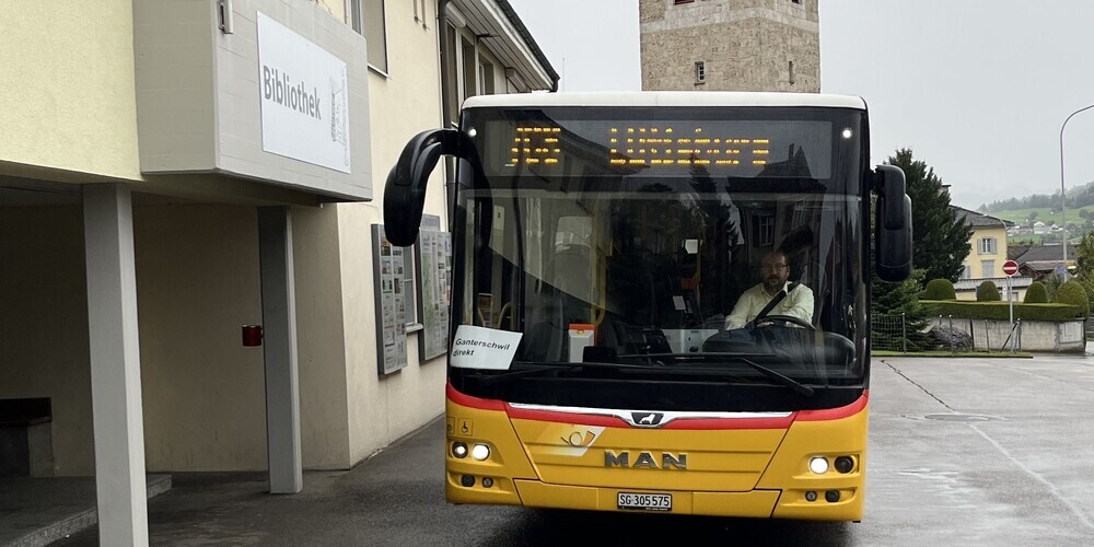Der Hangrutsch in Lütisburg erforderte auch Massnahmen im Postautobetrieb. (Symbolbild)