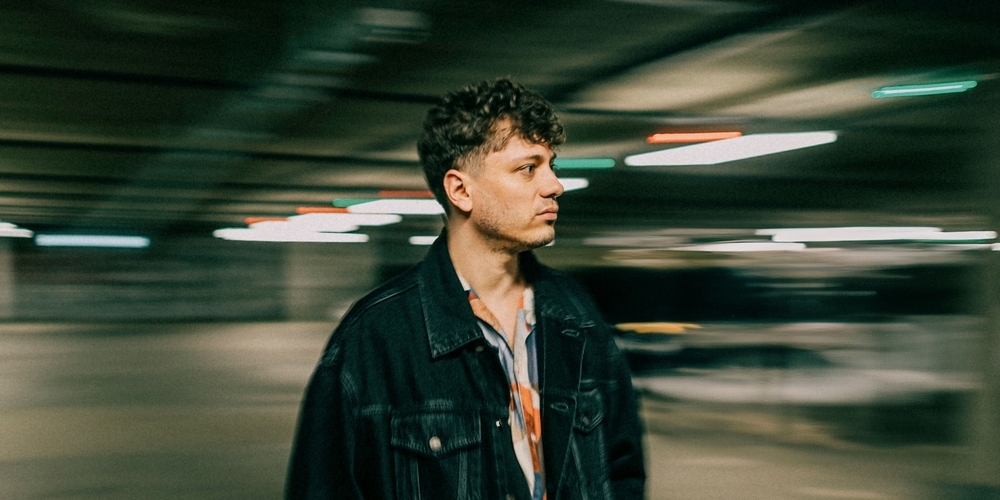 Nach einer dreijährigen Pause präsentiert der Singer-Songwriter Tobias Jensen mit einer hochkarätigen Live-Band eingängige Popsongs aus seinem Debütalbum «What Needs to Be Said».