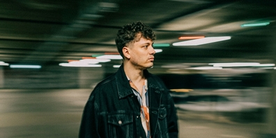 Nach einer dreijährigen Pause präsentiert der Singer-Songwriter Tobias Jensen mit einer hochkarätigen Live-Band eingängige Popsongs aus seinem Debütalbum «What Needs to Be Said».