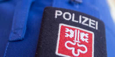 Die Kantonspolizei Nidwalden führte am Donnerstag eine Schwerverkehrskontrolle auf der Autobahn A2 durch. (Archivbild)