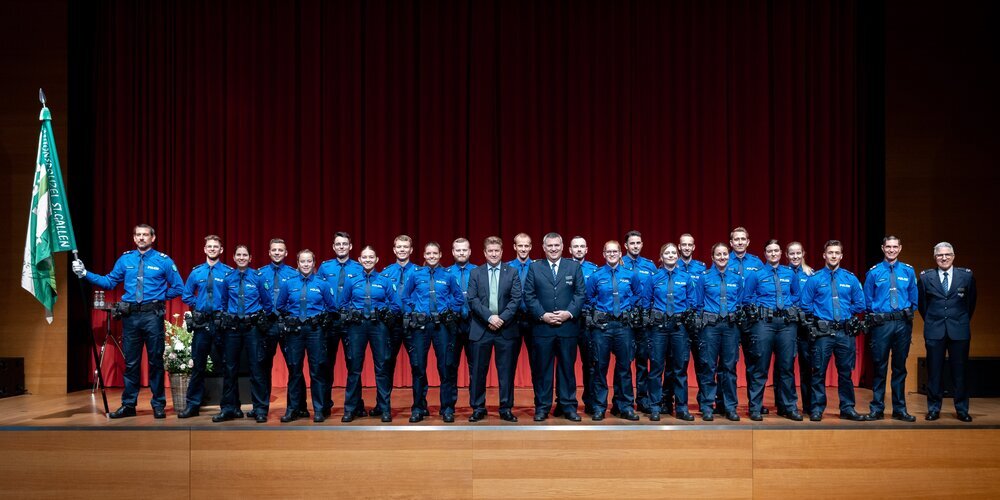 Die Kantonspolizei St.Gallen freut sich über den dringend benötigten Zuwachs im Korps und wünscht den neuen Polizisten viel Freude und Erfolg bei ihrer neuen Berufung