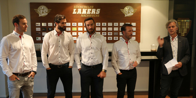 v.l.n.r.: Janick Steinmann (Sportchef), Roman Schlagenhauf (Stürmer), Andrew Rowe (USA, neuer Ausländer und Captain), Jeff Tomlinson (Headcoach), René Schmid (Medienchef).