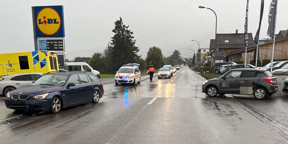An den Autos entstand Sachschaden von mehreren tausend Franken.