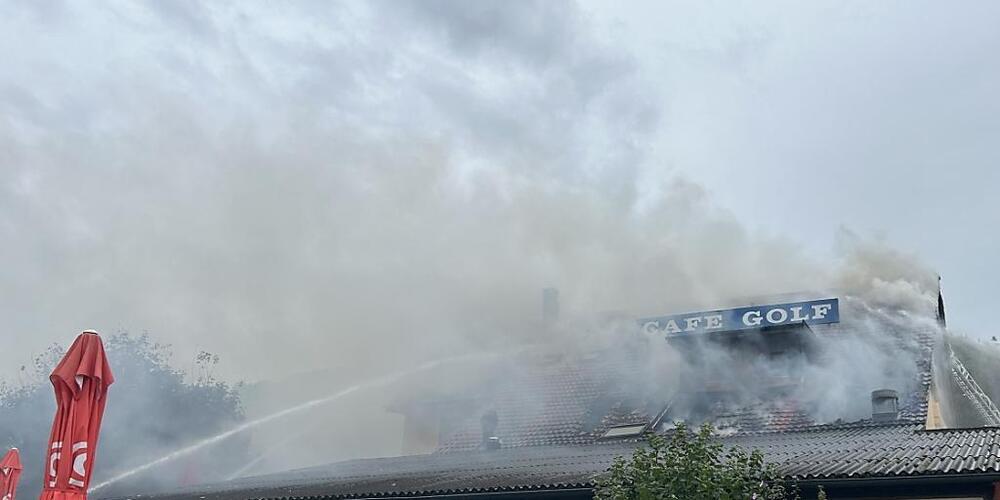 Erst nach mehreren Stunden konnte die Feuerwehr den Brand löschen.