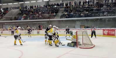 Filip Sluka mit dem ersten Wiler Treffer im Powerplay. 