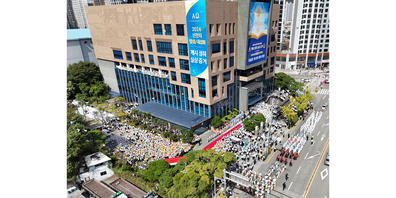 Am Tag der Veranstaltung fanden Paraden mit traditionellen koreanischen Aufführungen, Militärkapellen und Lkw-Bands im Stadtzentrum von Busan statt, die die Bürger unterhielten und das Interesse an der Veranstaltung steigerten.
