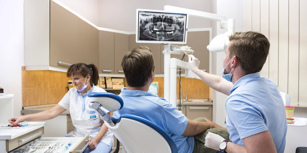 Die Zahnimplantat Experten in Dübendorf bieten ein einzigartiges Hybrid-Behandlungsmodell speziell für Schweizer Patienten an.