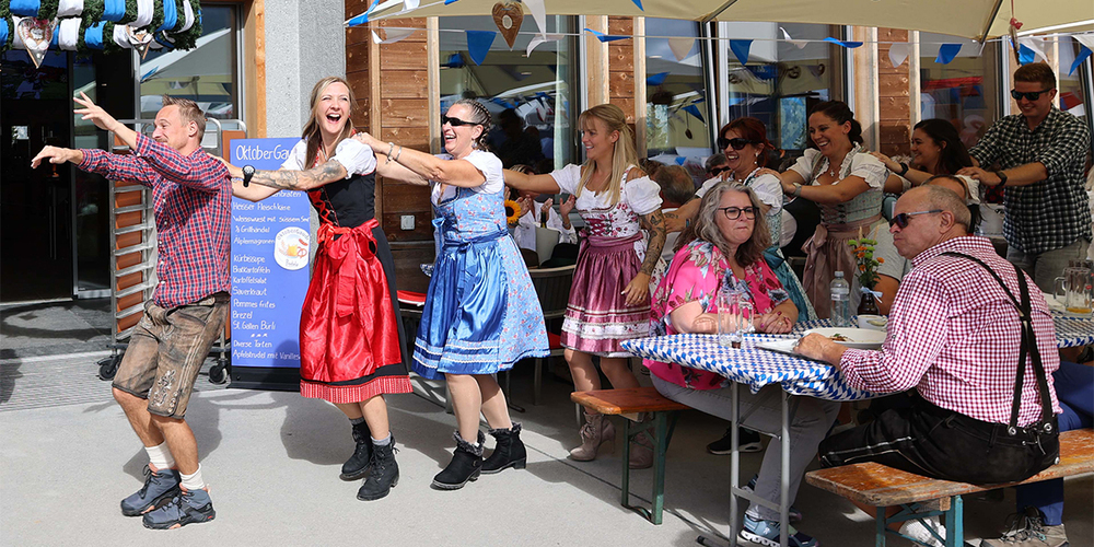 Feierlaune: Die Oktobergaudi bringt etwas Bayern an den Flumserberg.