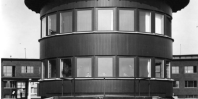 Kontrollturm auf dem Flugplatz Dübendorf. Erbaut im Jahr 1940, bauzeitliche Aufnahme. 