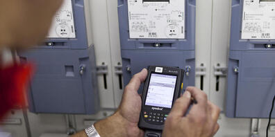 Das manuelle Ablesen der Stromzähler soll künftig entfallen: Die Stadt Zürich installiert knapp 300'000 moderne «Smart Meter"»