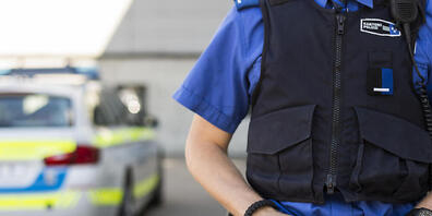 In Safenwil hat ein Hausbewohner dank Handy-Alarm zwei Einbrecher auf frischer Tat ertappt. (Symbolbild)