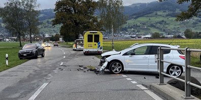 Die Autofahrerinnen prallten aus unbekannten Gründen ineinander.