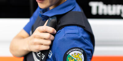 Die Kantonspolizei Thurgau verhaftete nach einer Auseinandersetzung in einem Zug zwei junge Männer. (Symbolbild)