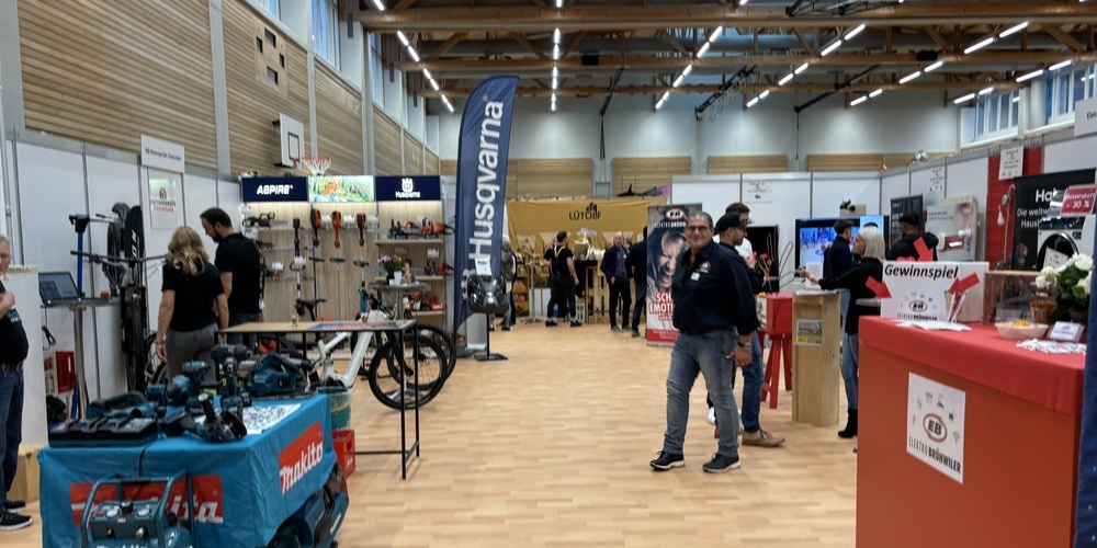 Bereits bei der Eröffnung war die Veranstaltung gut besucht