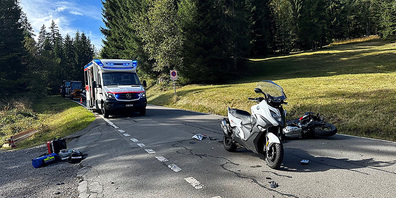 In Vorderthal kollidierten zwei Motorradfahrer miteinander. 
